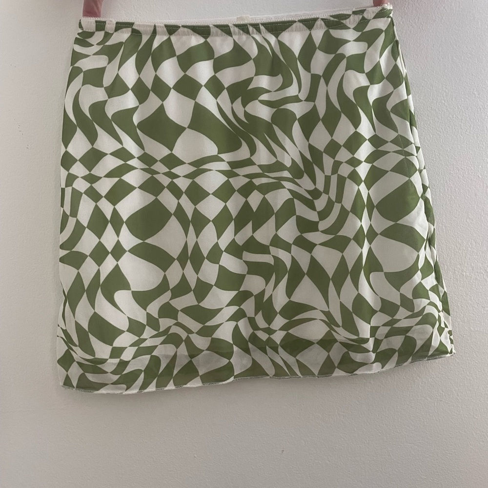 pacsun size xs green and white wavy checkered mini skirt